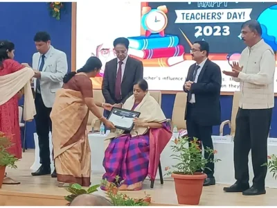 DR S.U ARAKERI WAS AWARDED THE BEST TEACHER AWARD